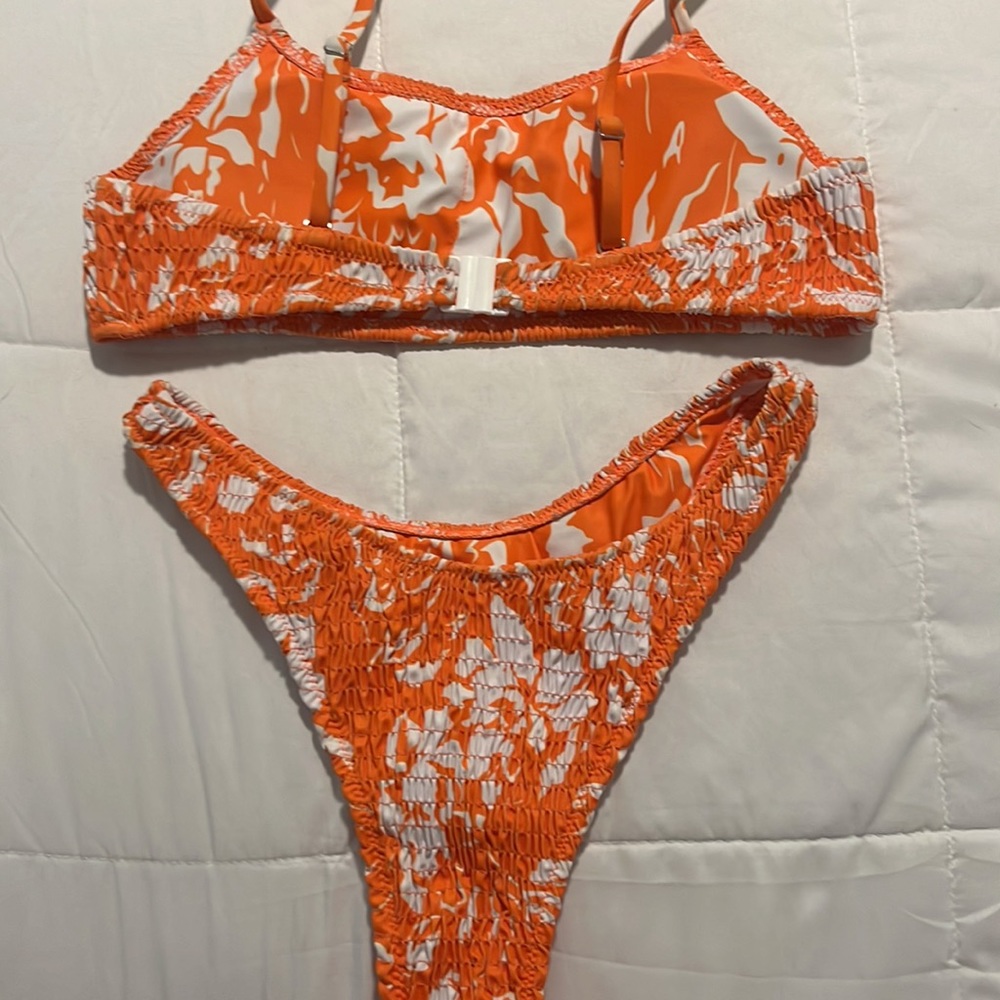 bikini - Picture 2 of 2